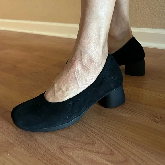Think! Women's Black Suede Pumps Heels - Picture 3 of 14